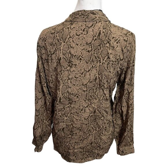 Welcome to my closet! - Picture 5 of 9